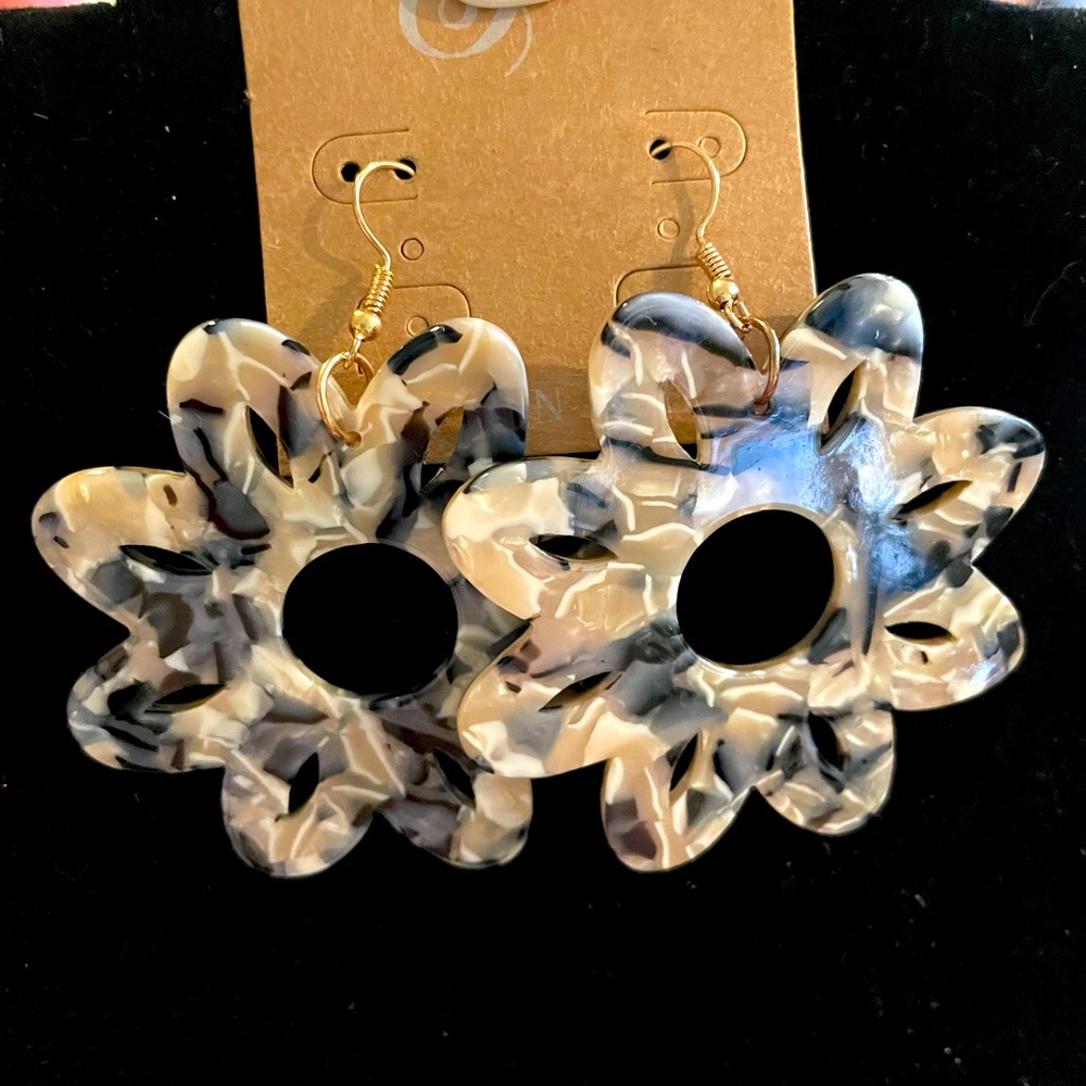 Plunder vintage earrings